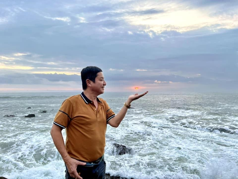 Sau khi nghỉ hưu, NSƯT Chí Trung chia sẻ, có nhiều thời gian dành cho bản thân, đi du lịch và hưởng thụ cuộc sống (Ảnh: Facebook nhân vật). Sau khi nghỉ hưu, NSƯT Chí Trung chia sẻ, có nhiều thời gian dành cho bản thân, đi du lịch và hưởng thụ cuộc sống (Ảnh: Facebook nhân vật).