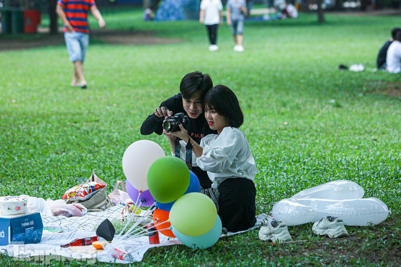 Công viên Yên Sở trong lành, không gian chụp ảnh khá lý tưởng cho các bạn trẻ.