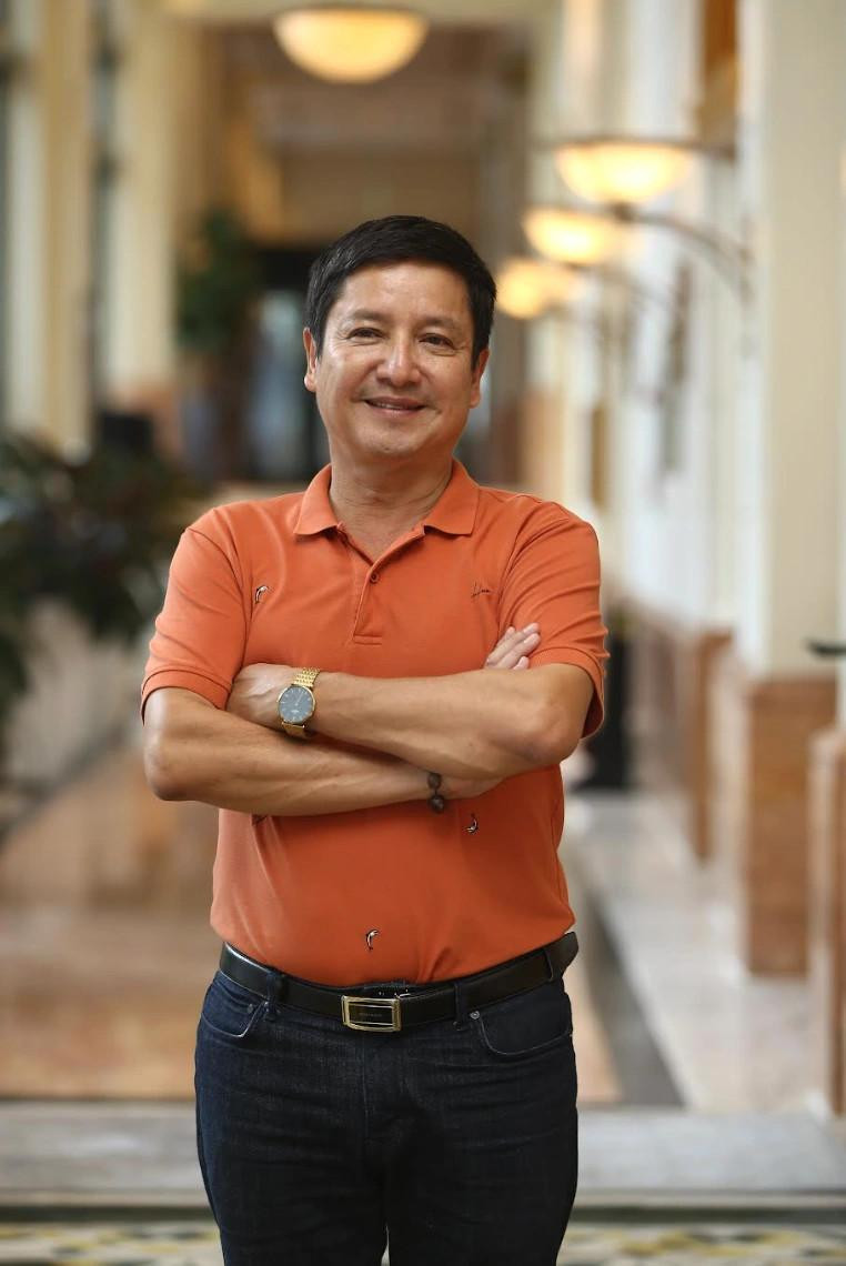 NSƯT Chí Trung tại cuộc họp báo ra mắt phim "Thông gia ngõ hẹp" (Ảnh: VFC). NSƯT Chí Trung tại cuộc họp báo ra mắt phim "Thông gia ngõ hẹp" (Ảnh: VFC).