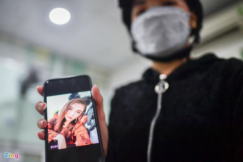 Kim Nhung cầm trên tay bức ảnh của chị gái và liên tục hỏi những nạn nhân vụ cháy rằng có thấy chị không. Nhung đã đến hiện trường vụ cháy, nhận thông tin chị gái được đưa vào viện nhưng cô đi 2 bệnh viện gần đây vẫn không tìm thấy chị. Kim Nhung cầm trên tay bức ảnh của chị gái và liên tục hỏi những nạn nhân vụ cháy rằng có thấy chị không. Nhung đã đến hiện trường vụ cháy, nhận thông tin chị gái được đưa vào viện nhưng cô đi 2 bệnh viện gần đây vẫn không tìm thấy chị.