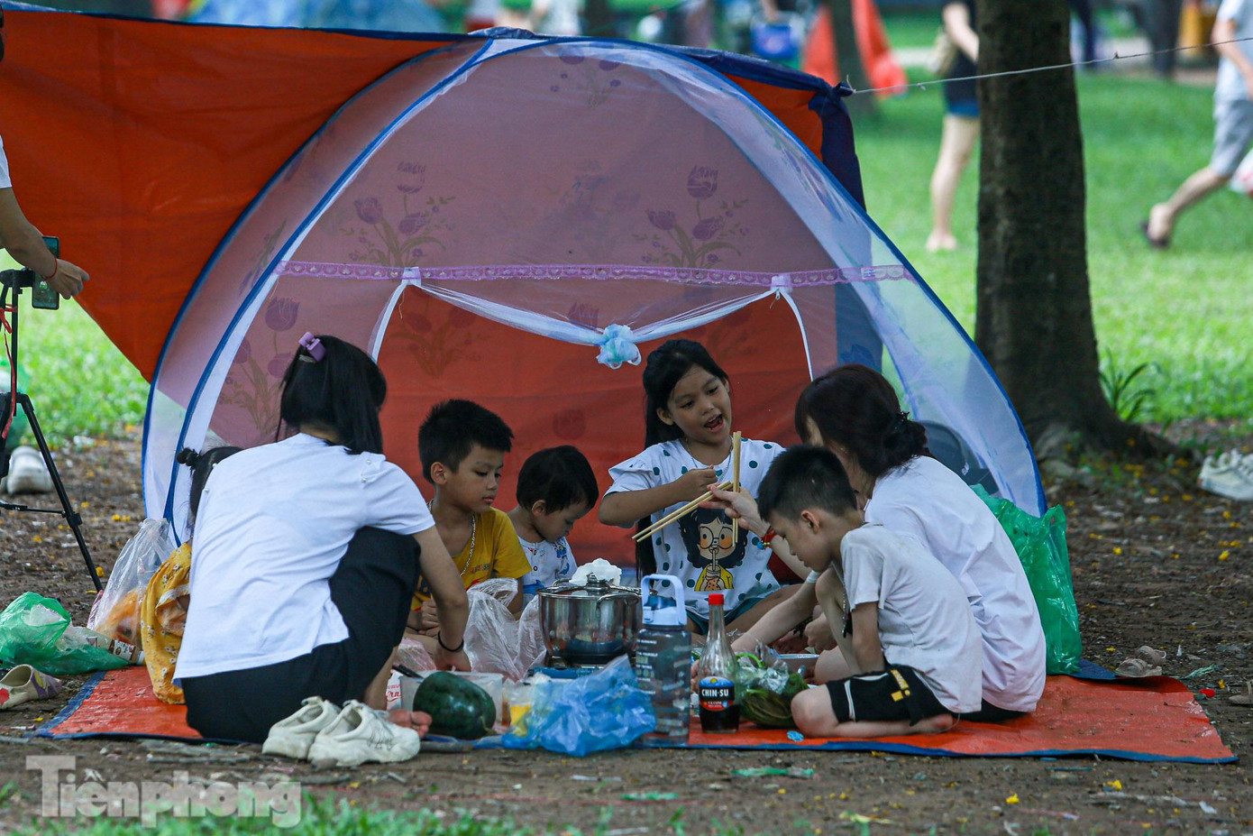 Khoảng thời gian đông khách nhất là buổi trưa và buổi chiều tối.