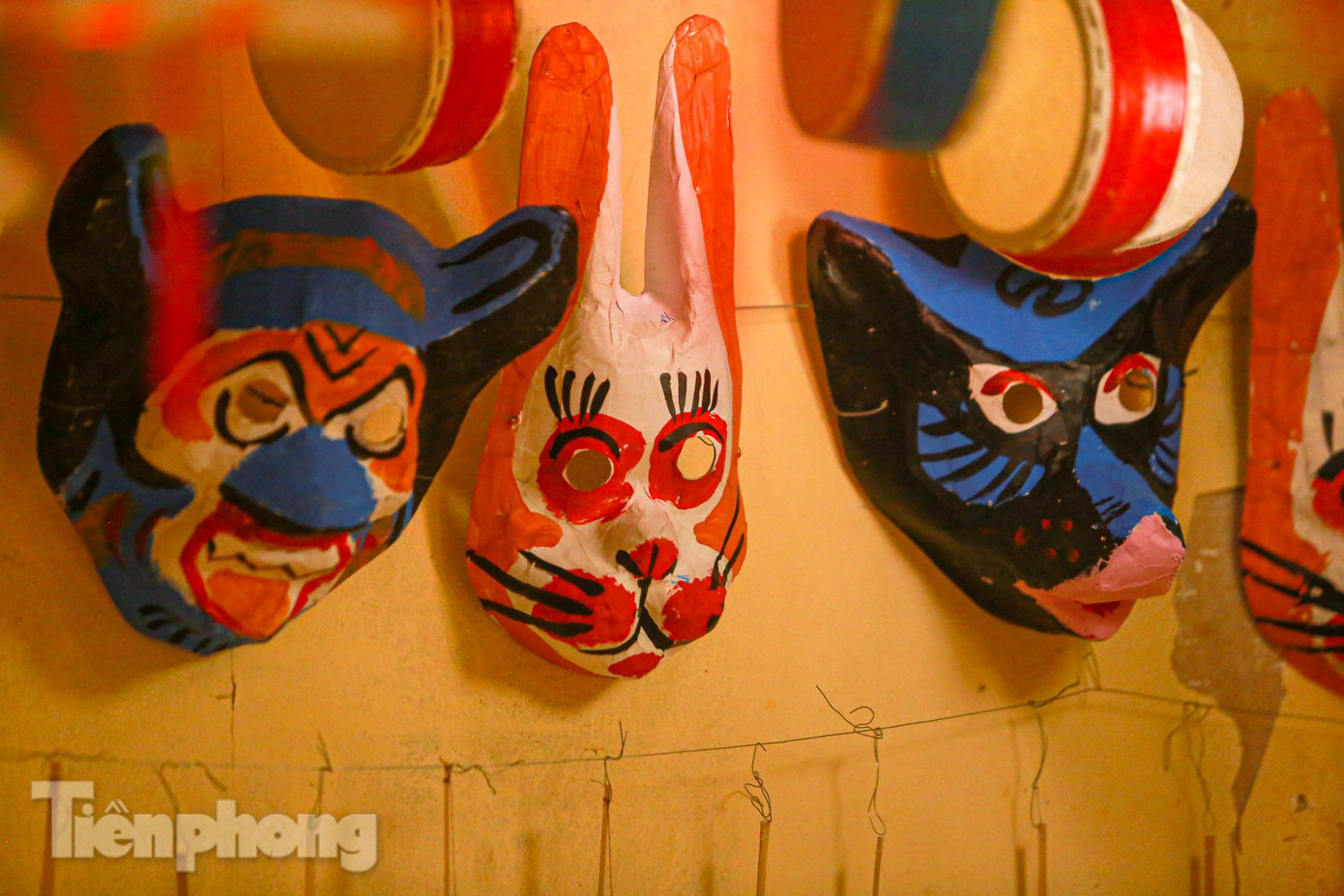 Mặt nạ giấy bồi về nhân vật ông Địa, thằng Bờm...