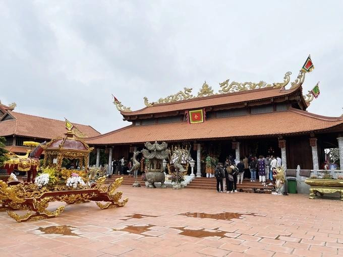 Đền thờ Tổ của Hoài Linh được nhiều nghệ sĩ đến thăm mỗi dịp giỗ Tổ nghề (Ảnh: Mộc Khải). Đền thờ Tổ của Hoài Linh được nhiều nghệ sĩ đến thăm mỗi dịp giỗ Tổ nghề (Ảnh: Mộc Khải).