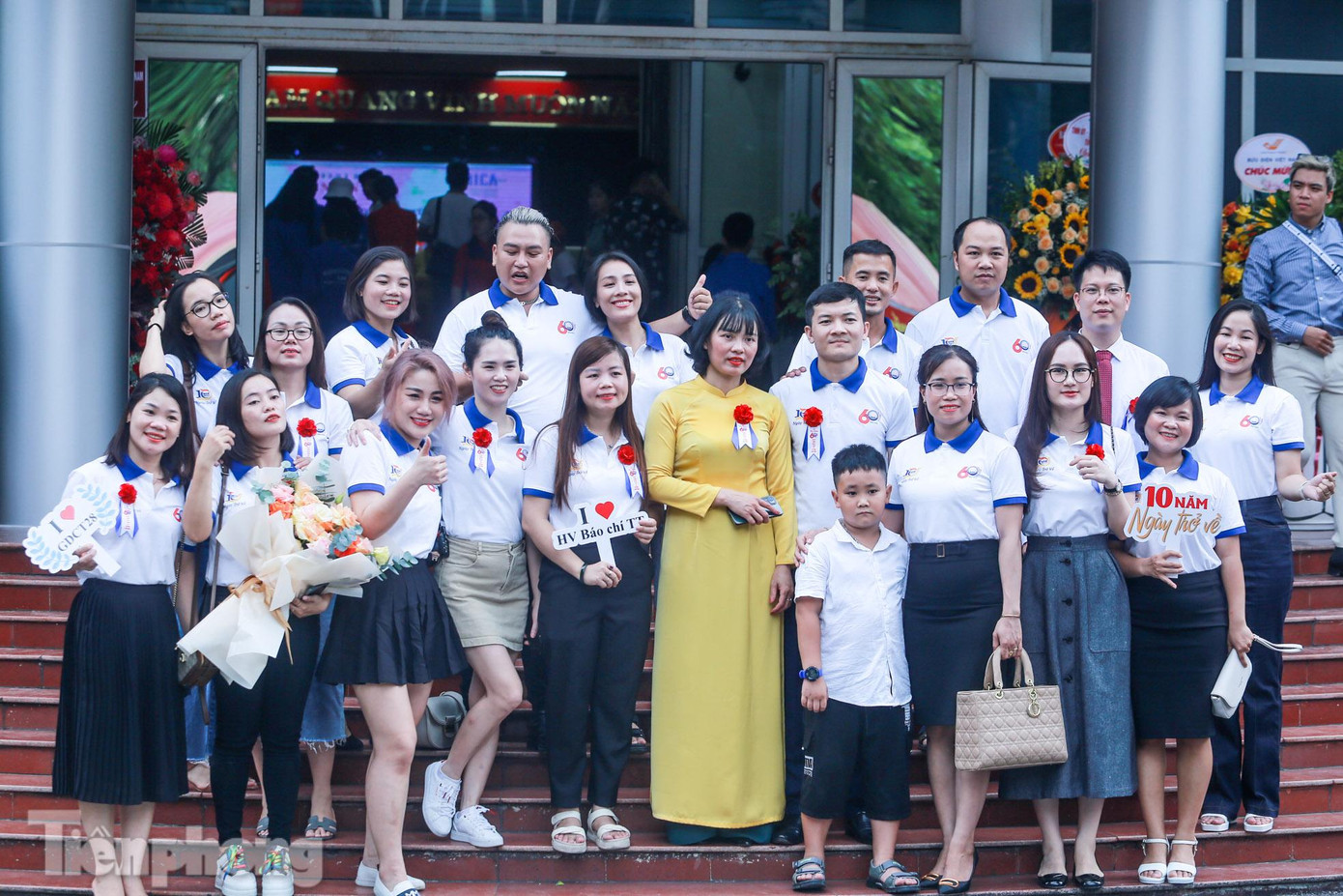 Trước đó, Học viện Báo chí và Tuyên truyền đã vinh dự được Đảng và Nhà nước tặng thưởng Huân chương Lao động hạng Nhất (năm 1982), Huân chương Độc lập hạng Nhì (năm 1992), Huân chương Độc lập hạng Nhất (năm 2001), Huân chương Hồ Chí Minh (năm 2007) và nhiều phần thưởng cao quý khác.