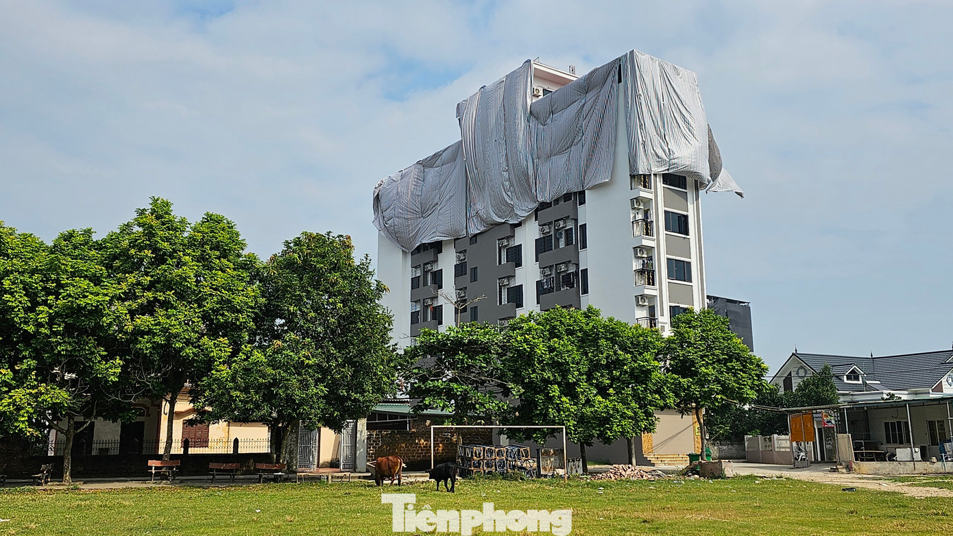 Các tòa nhà này đều có điểm chung là xây vượt tầng với quy mô "khủng" từ 7-10 tầng, vi phạm xây dựng, vi phạm PCCC.