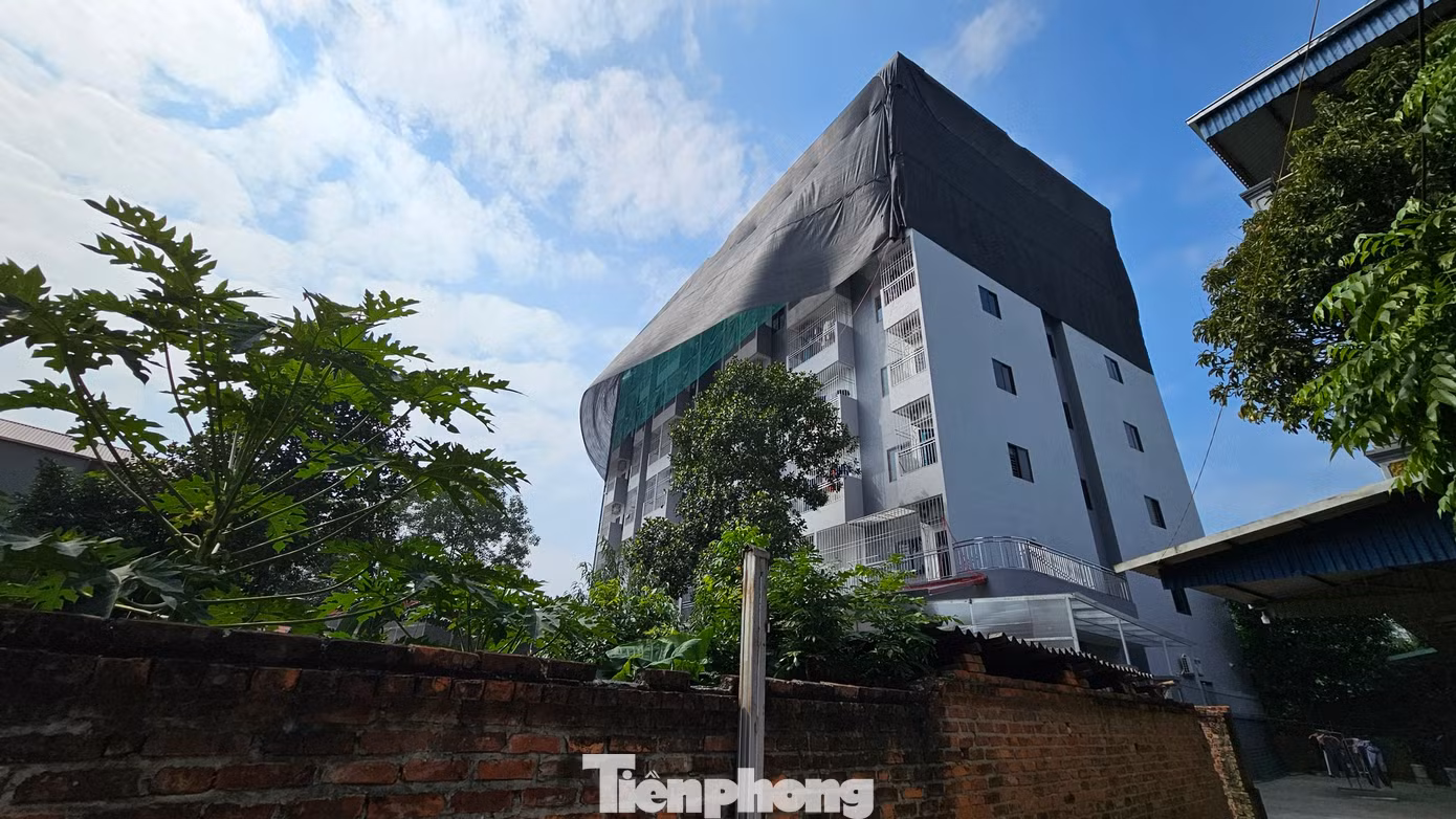 Những tòa chung cư mini đua nhau mọc lên ở làng quê của huyện Thạch Thất trong những năm qua.