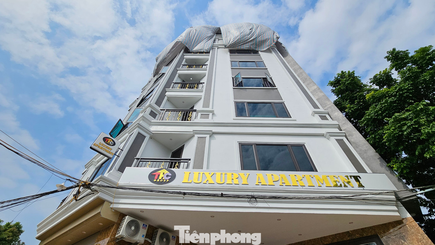 Tòa chung cư mini Luxury Apartment trên đường Phú Hữu xây 8 tầng với hàng chục căn hộ.