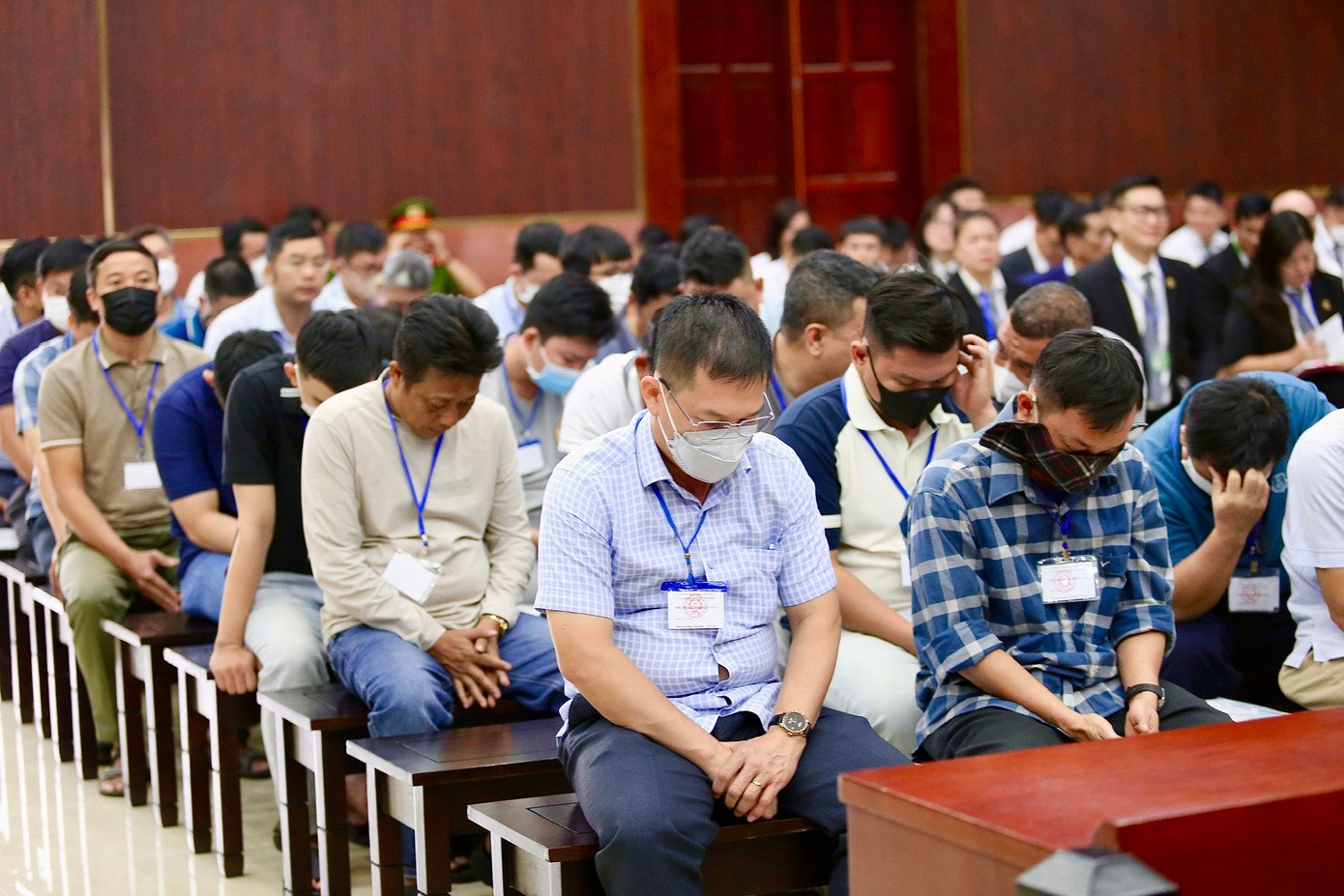 Các bị cáo tại phiên tòa phúc thẩm sáng 6/1.