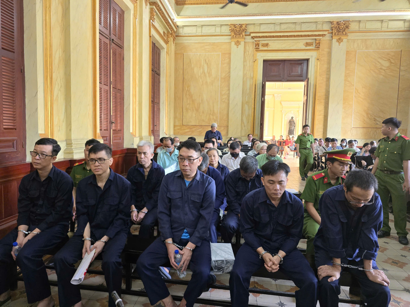 Các bị cáo tại phiên tòa ngày 15/1. Các bị cáo tại phiên tòa ngày 15/1.