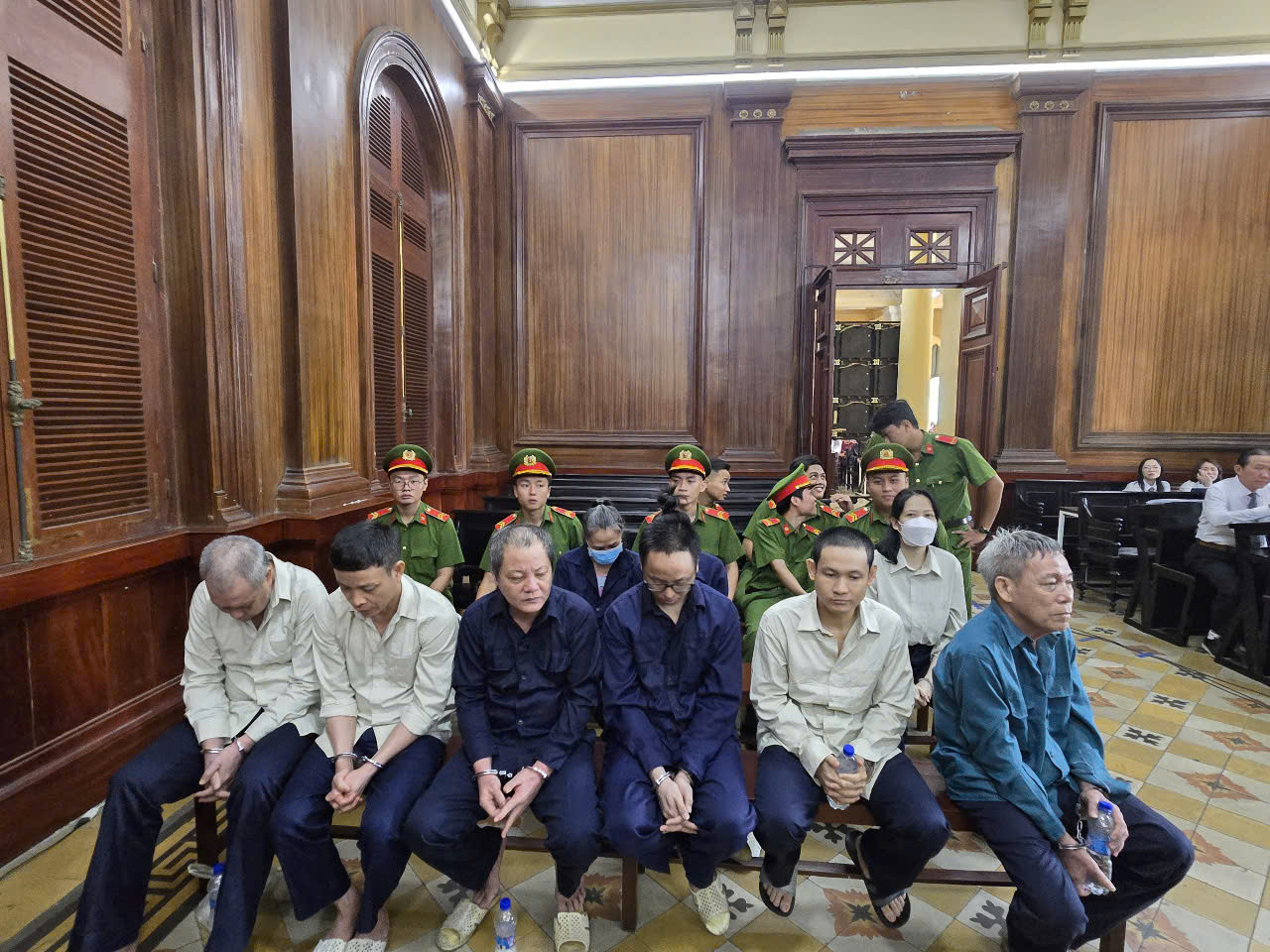 Các bị cáo tại phiên tòa.