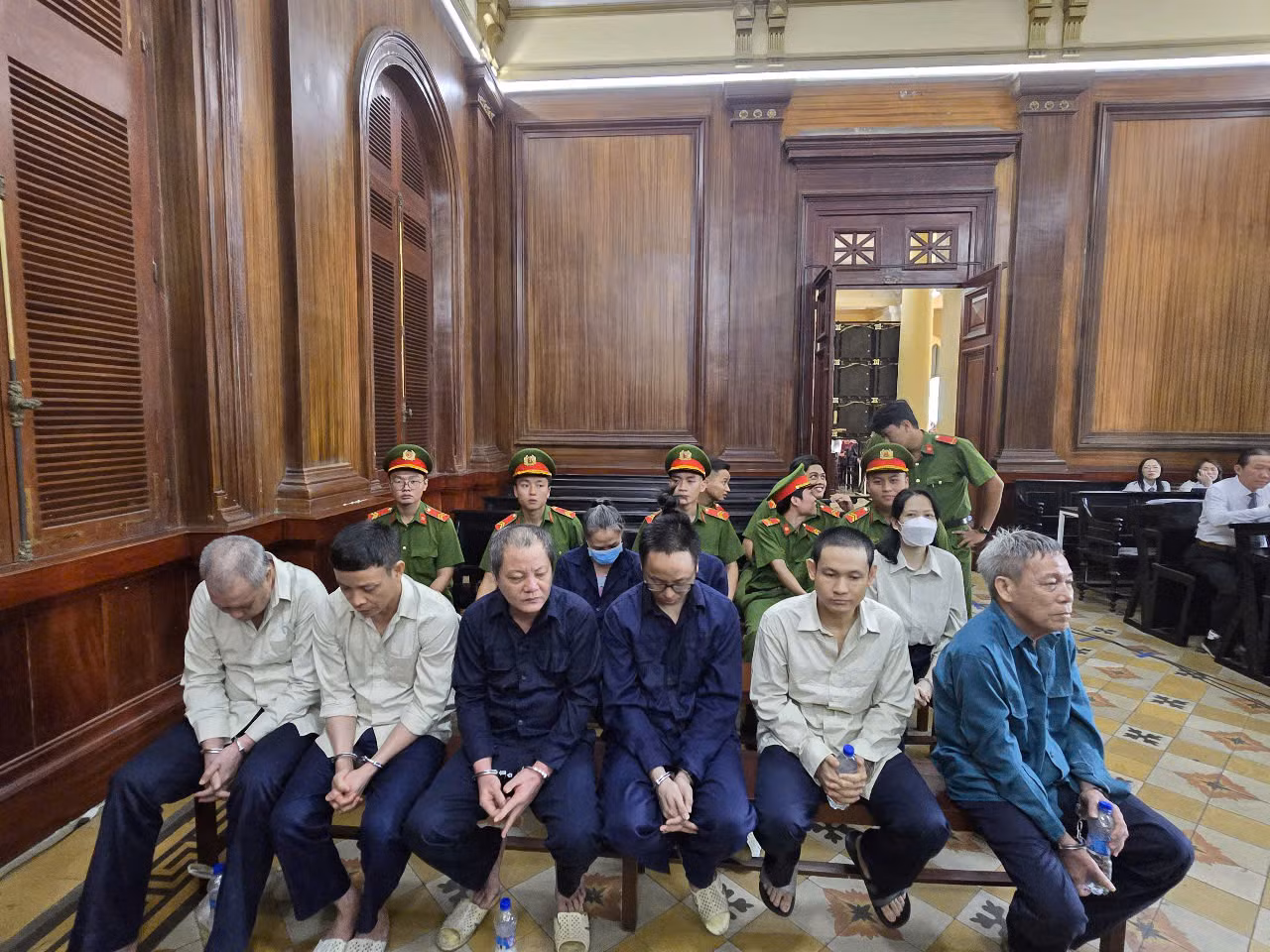 Các bị cáo tại phiên tòa.