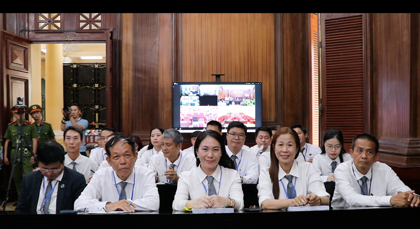 Chiều 23/7, HĐXX đã cho các luật sư xét hỏi các bị cáo thuộc nhóm cựu lãnh đạo Cục ĐKVN. Chiều 23/7, HĐXX đã cho các luật sư xét hỏi các bị cáo thuộc nhóm cựu lãnh đạo Cục ĐKVN.