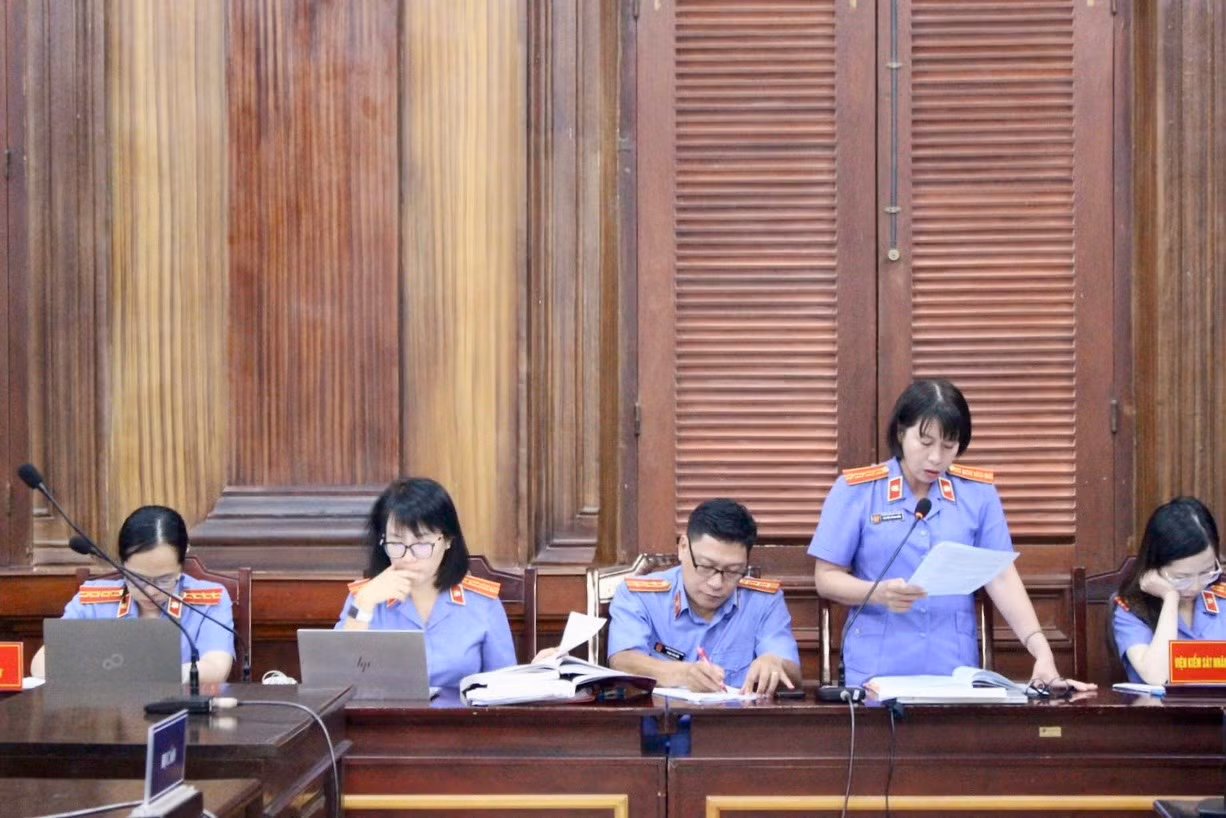 Đại diện Viện Kiểm sát tại phiên tòa xét xử 'đại án đăng kiểm' Đại diện Viện Kiểm sát tại phiên tòa xét xử 'đại án đăng kiểm'