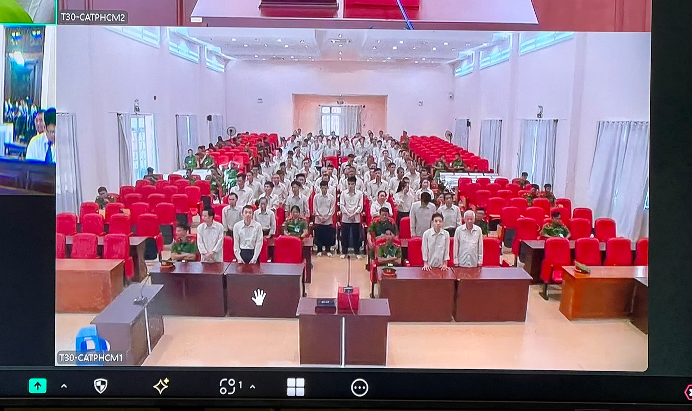 Các bị cáo tham gia phiên tòa ở Nhà tạm giam T30 (Củ Chi)