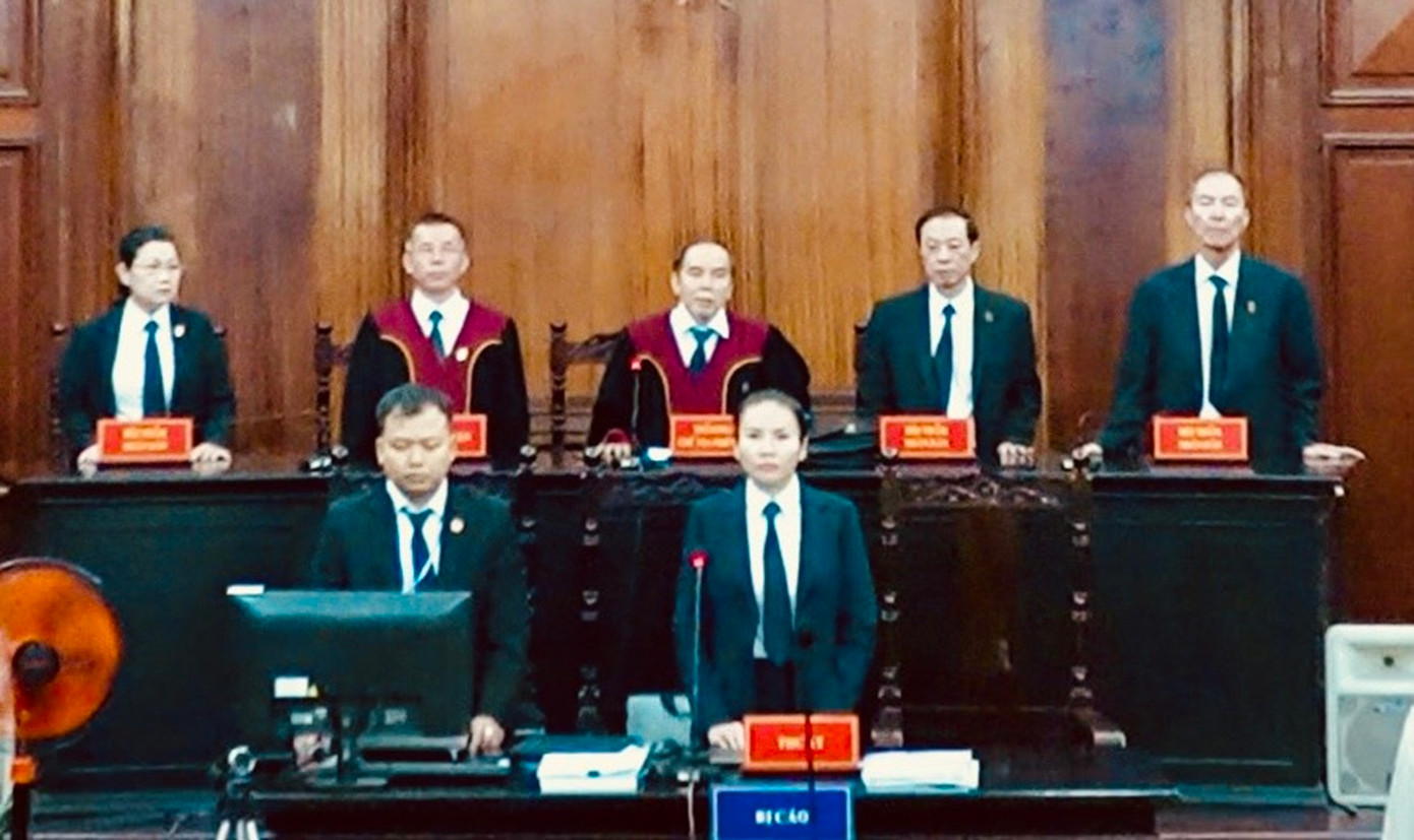 HĐXX phiên tòa 'đại án đăng kiểm'. HĐXX phiên tòa 'đại án đăng kiểm'.