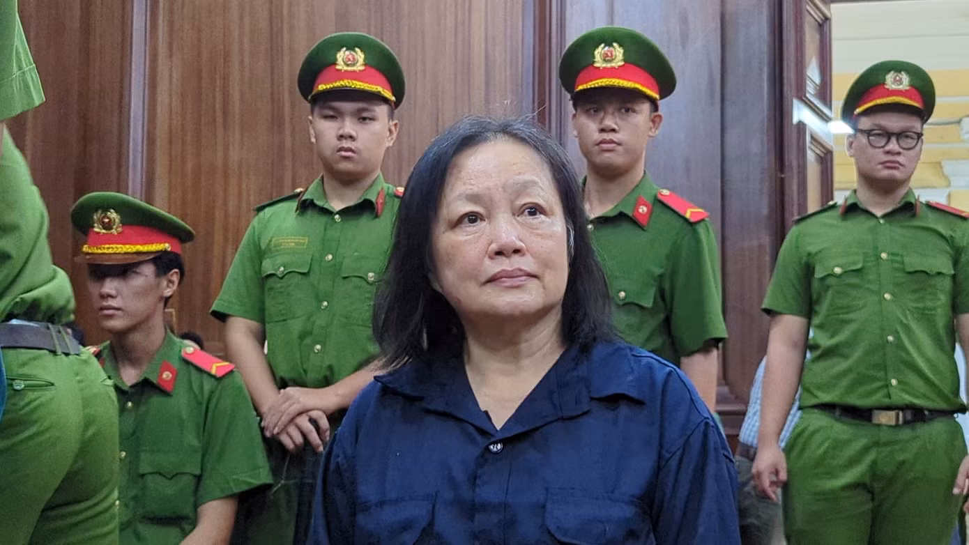 Cựu Phó Giám đốc Sở KH&ĐT TPHCM - bị cáo Trần Thị Bình Minh bị đề nghị phạt từ 8-9 năm tù. Cựu Phó Giám đốc Sở KH&ĐT TPHCM - bị cáo Trần Thị Bình Minh bị đề nghị phạt từ 8-9 năm tù.