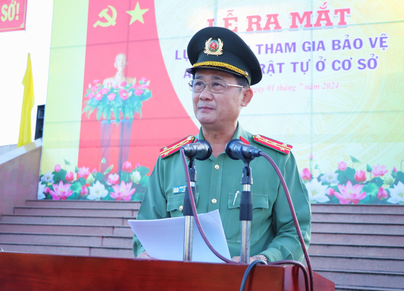 Đại tá Nguyễn Văn Trãi - Giám đốc Công an tỉnh Tây Ninh (ảnh trái) và ông Nguyễn Thanh Ngọc, Phó Bí thư Tỉnh ủy, Chủ tịch UBND tỉnh Tây Ninh phát biểu tại buổi lễ. Ảnh: Vũ Khoa