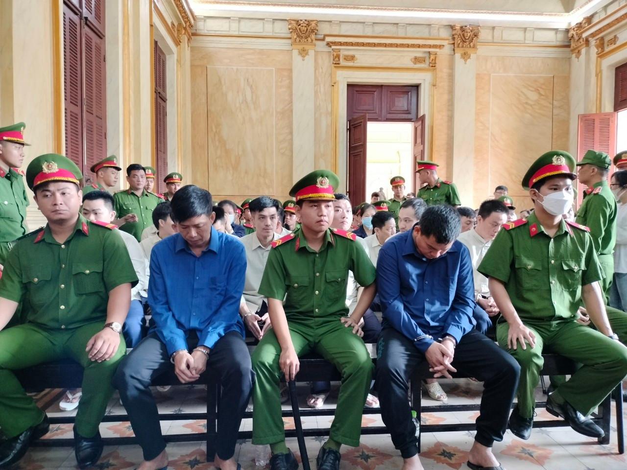 Phiên tòa xét xử vụ buôn lậu trên 6 tấn vàng.