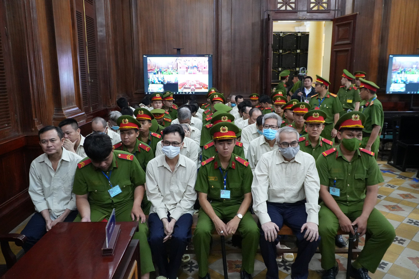 Một góc phòng xử vụ 'đại án đăng kiểm' ngày 22/7.