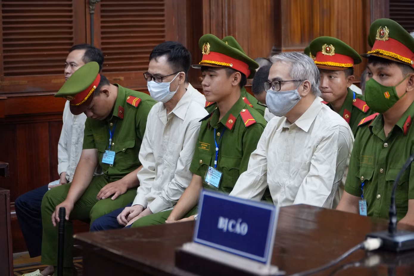 Các bị cáo tại phiên tòa ngày 22/7