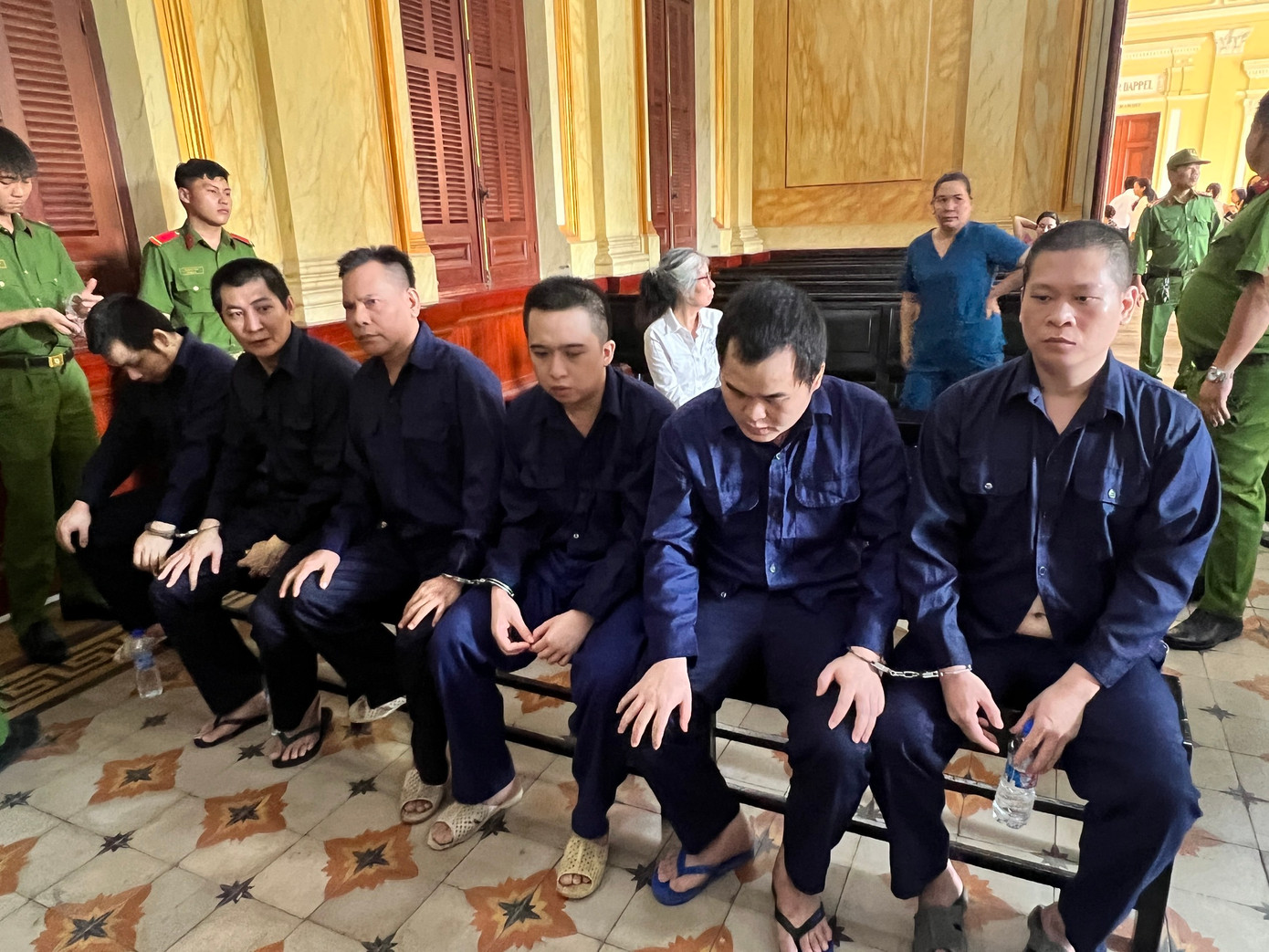 Các bị cáo tại phiên tòa.