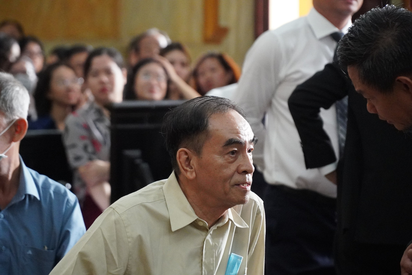 Bị cáo Nguyễn Tín Trung và luật sư Hồ Nguyên Lễ tại phiên tòa. Bị cáo Nguyễn Tín Trung và luật sư Hồ Nguyên Lễ tại phiên tòa.