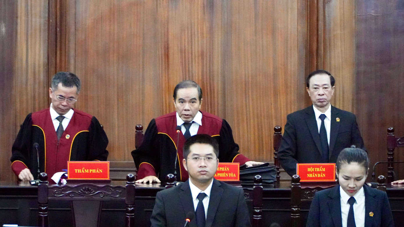 Hội đồng xét xử vụ 'đại án" đăng kiểm trong ngày làm việc thứ 3 (22/7). Hội đồng xét xử vụ 'đại án" đăng kiểm trong ngày làm việc thứ 3 (22/7).