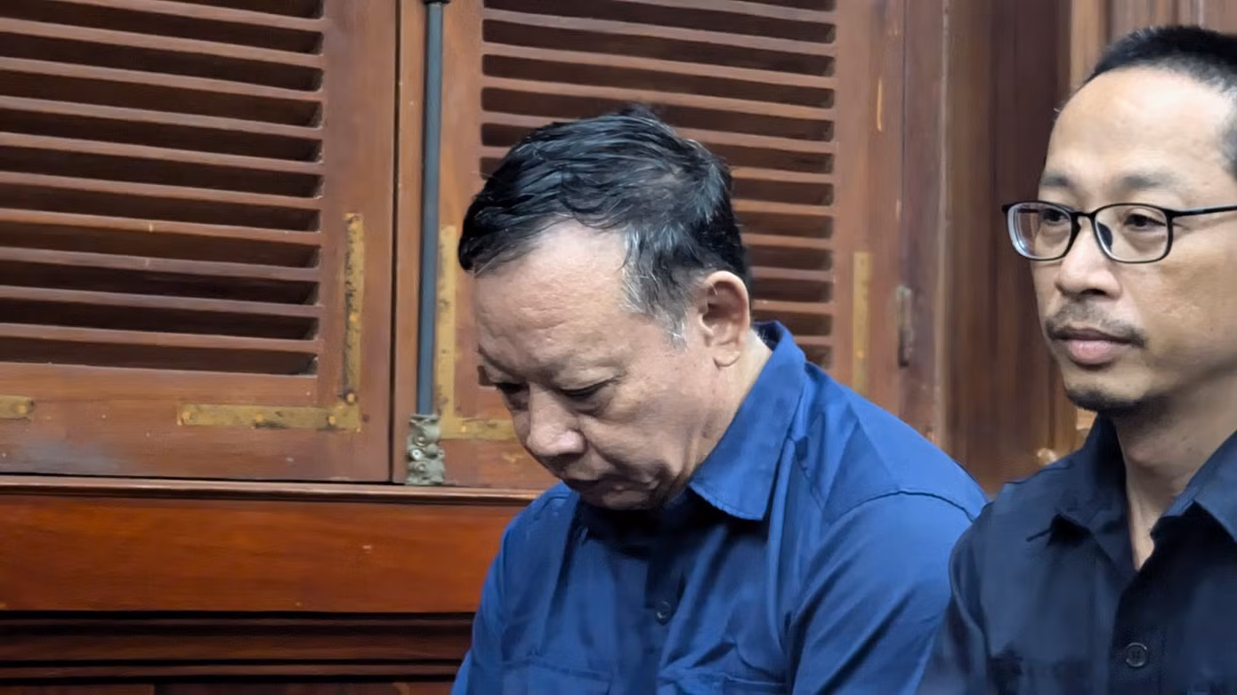 Cựu Giám đốc Trung tâm CNSH TPHCM - bị cáo Dương Hoa Xô vừa bị đề nghị phạt từ 15-16 năm tù. Cựu Giám đốc Trung tâm CNSH TPHCM - bị cáo Dương Hoa Xô vừa bị đề nghị phạt từ 15-16 năm tù.