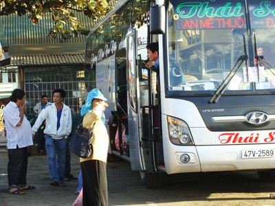  Còn khách nào chưa lên xe không?