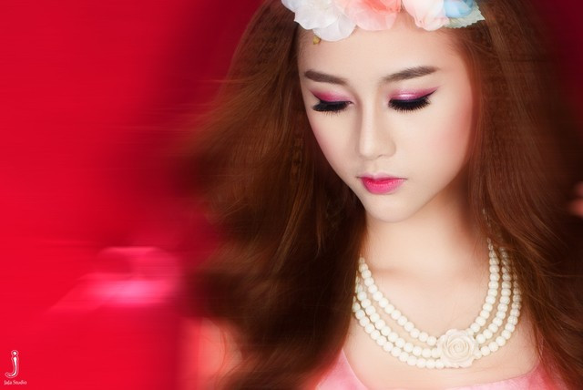 Trong bộ ảnh mới, Quỳnh Nhi hóa thân thành búp bê Barbie xinh đẹp với sắc hồng rạng rỡ