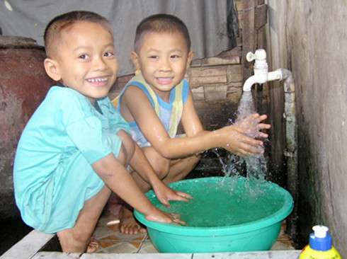 Hội cấp thoát nước Việt Nam cho rằng việc bán giá cao sẽ khuyến khích người dân sử dụng nước sạch một cách tiết kiệm.