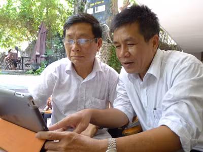 Nhà tổ chức Phạm Thanh Long (bên trái) và nhà thơ Lê Minh Quốc. Ảnh: Trọng Thịnh