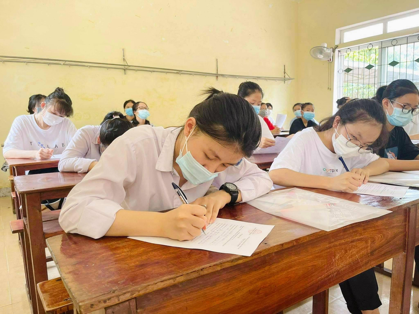 Thí sinh tại điểm trường THPT Lý Tự Trong (huyện Thạch Hà, tỉnh Hà Tĩnh) làm thủ tục thi. Thí sinh tại điểm trường THPT Lý Tự Trong (huyện Thạch Hà, tỉnh Hà Tĩnh) làm thủ tục thi.