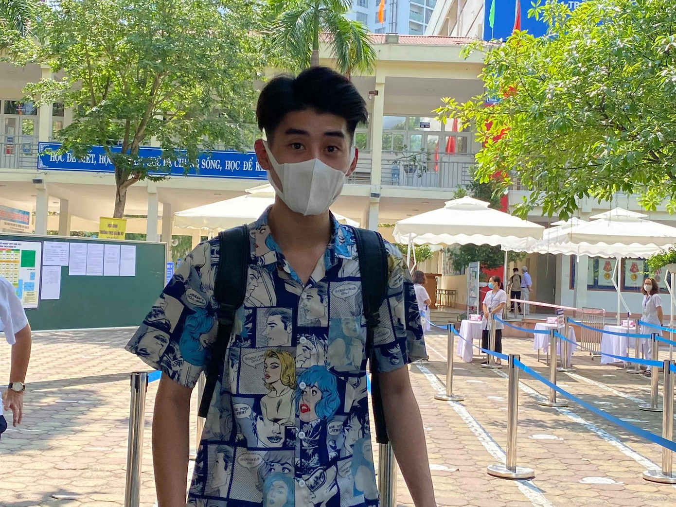 Thí sinh đầu tiên rời điểm thi THCS Giảng Võ, quận Ba Đình - Hà Nội. Ảnh Nguyễn Hà