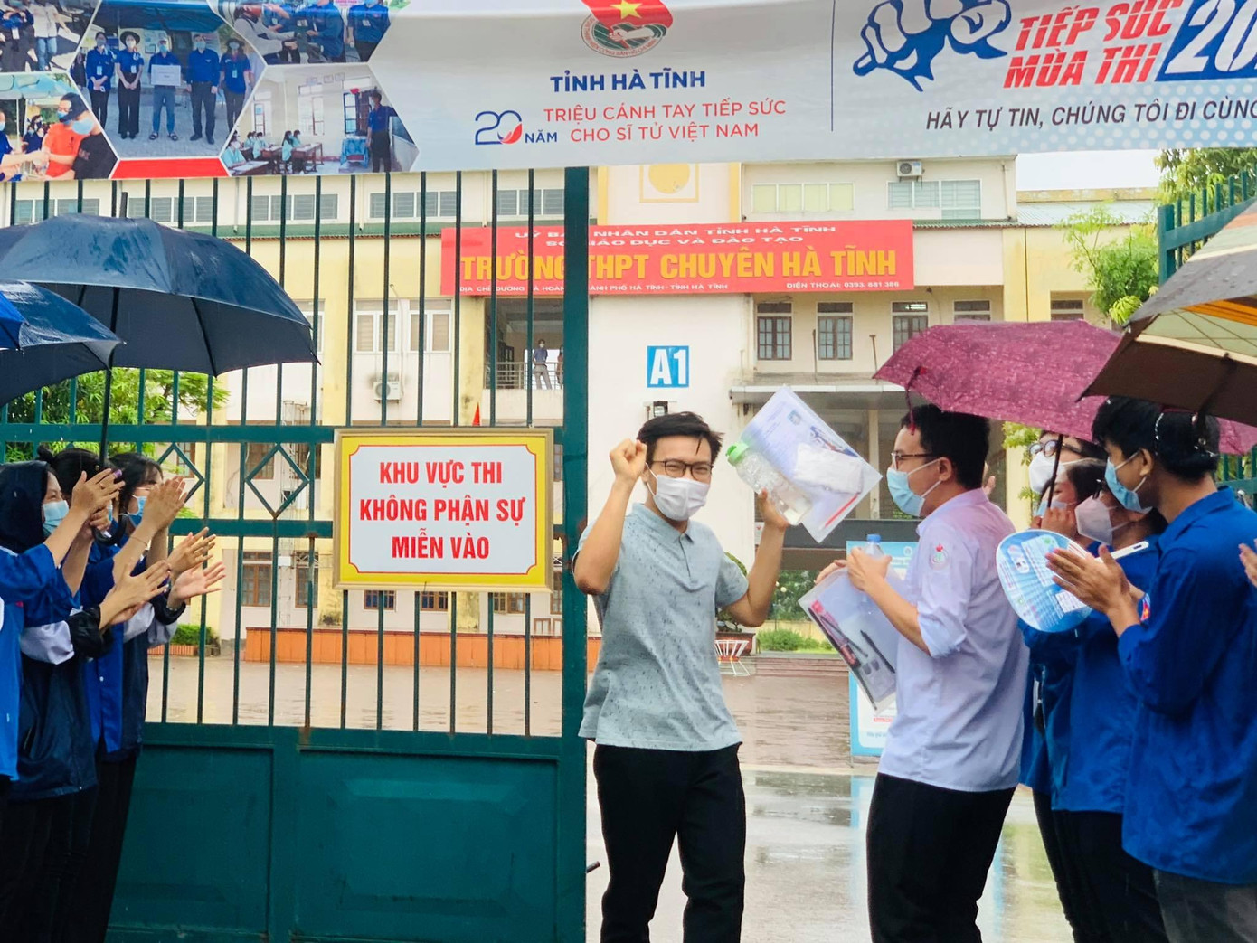 CẬP NHẬT THI THPT: Gần 1 triệu thí sinh thi Văn, có em ăn xôi gấc suốt 3 ngày ảnh 41