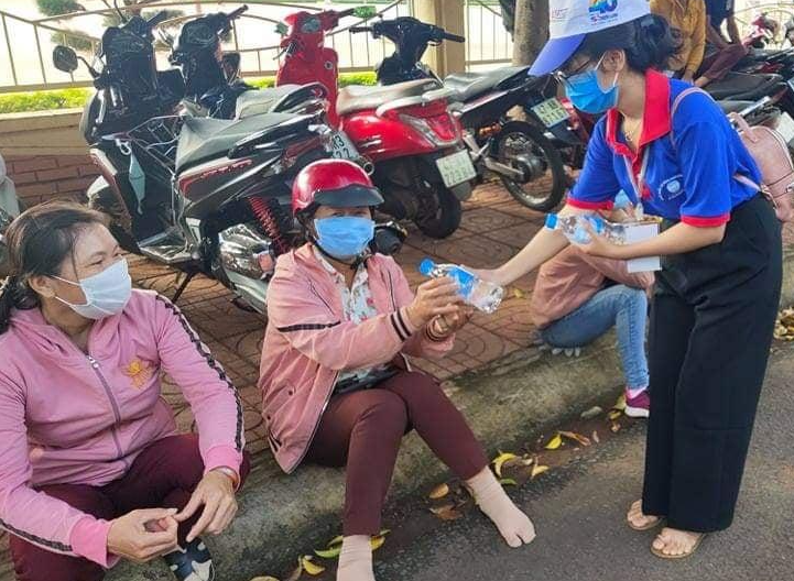 CẬP NHẬT THI THPT: Gần 1 triệu thí sinh thi Văn, có em ăn xôi gấc suốt 3 ngày ảnh 33