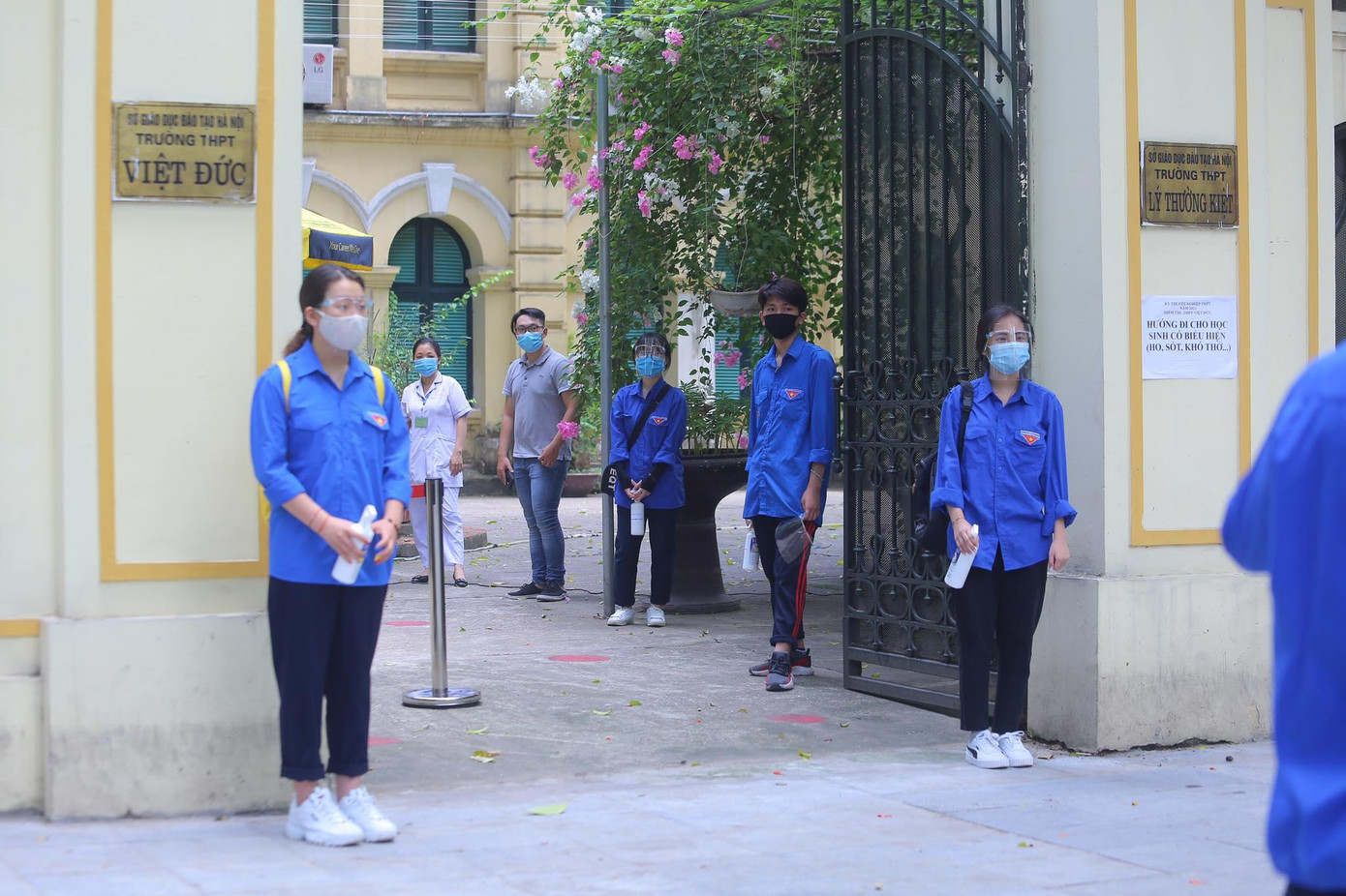 Lối đi riêng cho những thí sinh có biểu hiện ho sốt Lối đi riêng cho những thí sinh có biểu hiện ho sốt