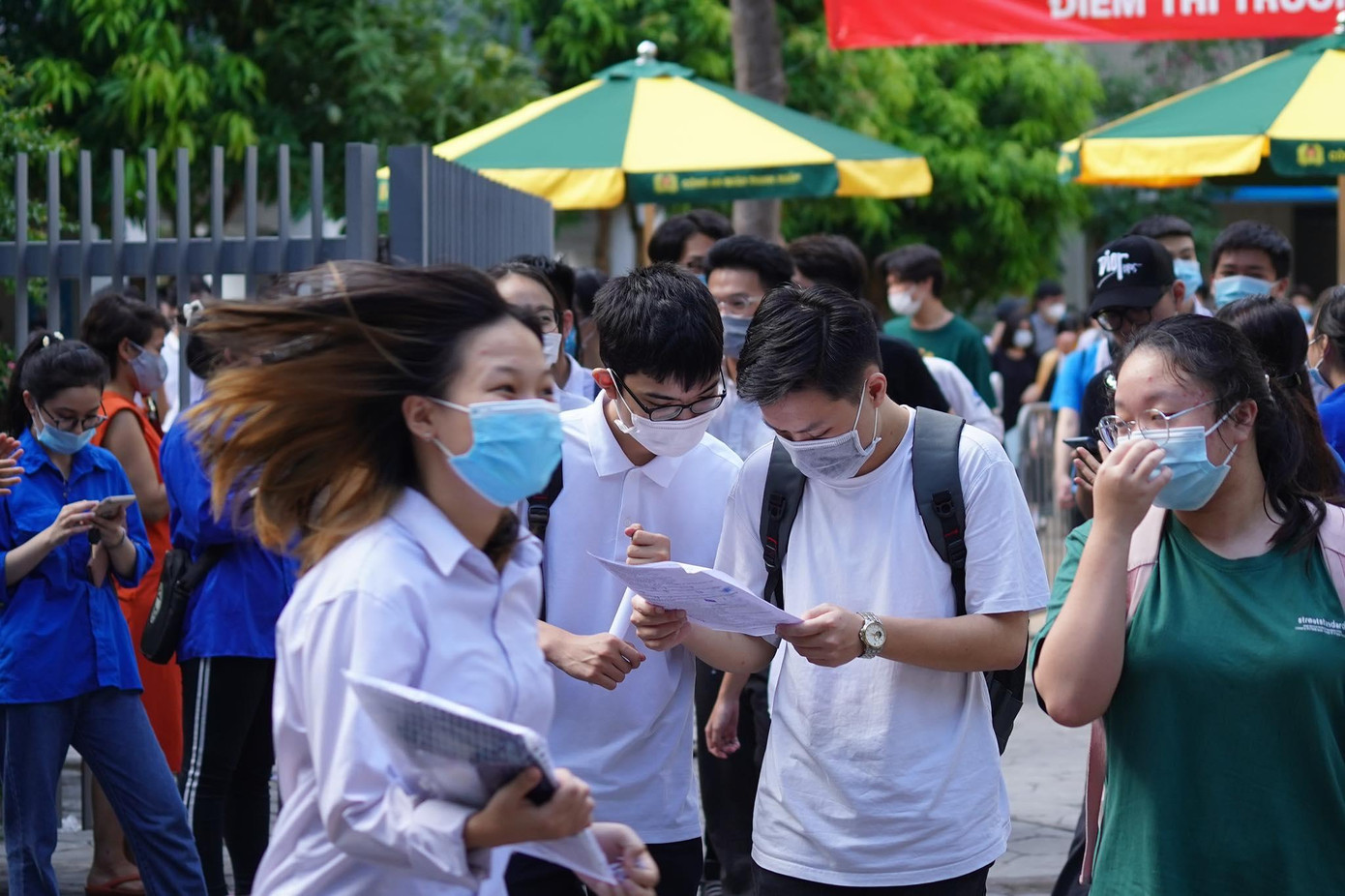 CẬP NHẬT THI THPT: Đề tiếng Anh dễ thở, thí sinh phấn khởi ra về ảnh 48