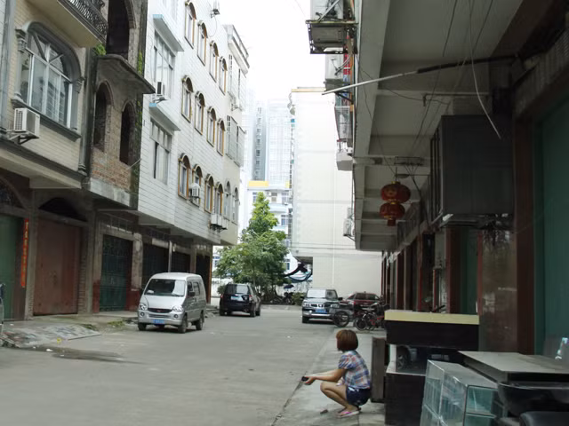  Một khu chung cư, nơi nhiều cô gái Việt bị giam giữ