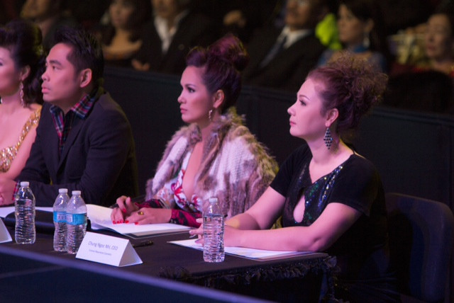 Bà Ngọc Nhi (bìa phải) trong vai trò Trưởng Ban giám khảo tại đêm chung kết Hoa hậu Phu nhân Người Việt Thế giới. Bên cạnh bà là cựu Hoa hậu Kiều Khanh