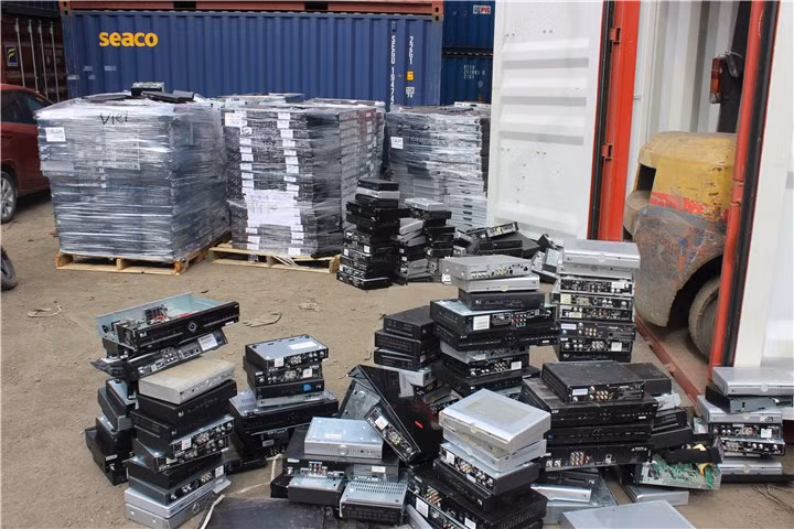 Tìm giải pháp xử lý 3.200 container phế liệu tại cảng biển TPHCM ảnh 1