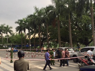 Rượt chém nhau ở chung cư khiến 2 người thương vong ảnh 1