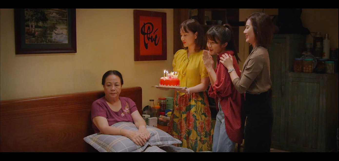 Bà mẹ chịu thương chịu khó nhưng hay dỗi và "kể công" với các con.