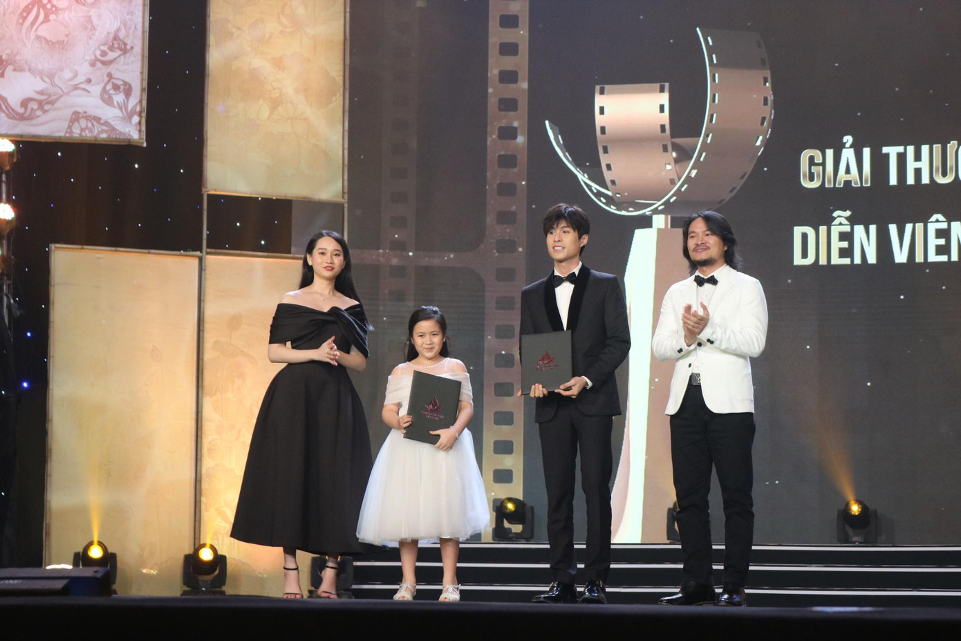 Bé Ngân Chi nhận giải Nữ diễn viên phụ xuất sắc, Otis nhận Nam diễn viên phụ xuất sắc