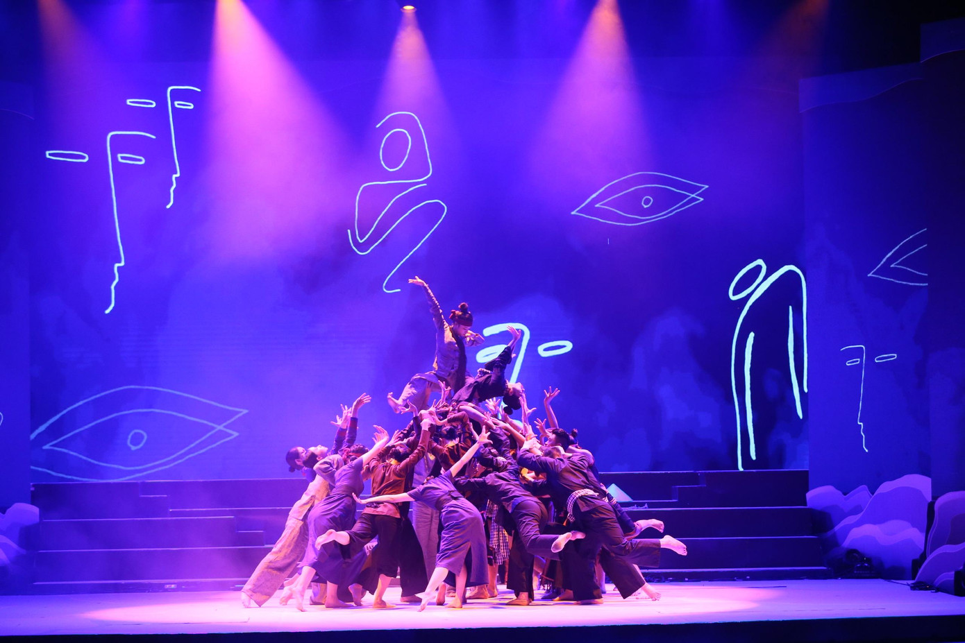 Chương trình nghệ thuật đặc biệt thể hiện sự sáng tạo của nghệ sĩ.