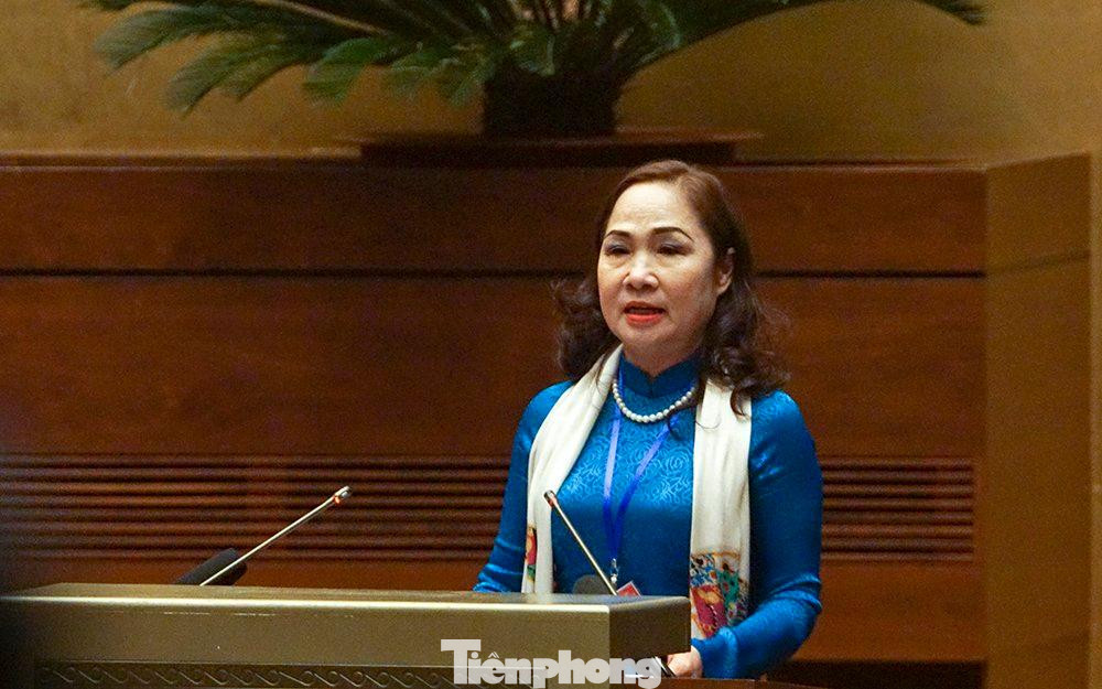 NSND Trịnh Thúy Mùi đề xuất chính sách đầu tư nhân lực, vật lực để phát triển sân khấu. Ảnh: Mạnh Thắng