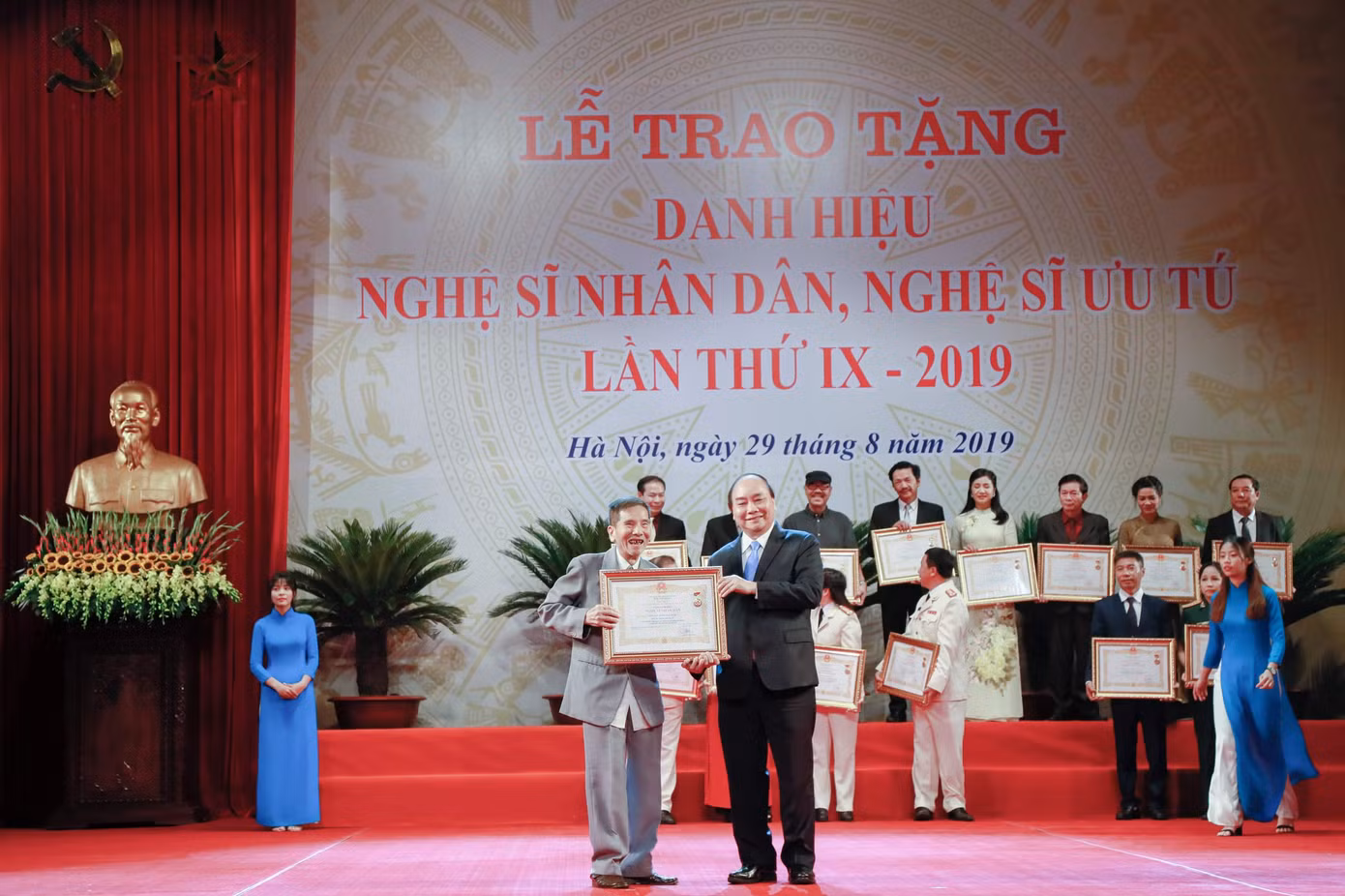 NS Trần Hạnh: Vui nhận NSND ở tuổi 90 nhưng đó không phải là mục đích làm nghề ảnh 1