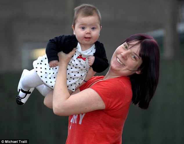 Niềm hạnh phúc vô bờ của chị Michaela khi Keira bình phục và lớn lên khỏe mạnh