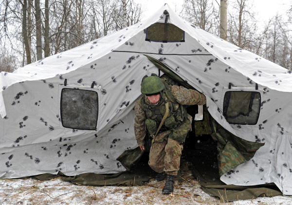Binh sĩ giới thiệu trang bị quân phục mới Ratnik trong thời gian diễn tập tại Alabino, thuộc ngoại ô Moscow