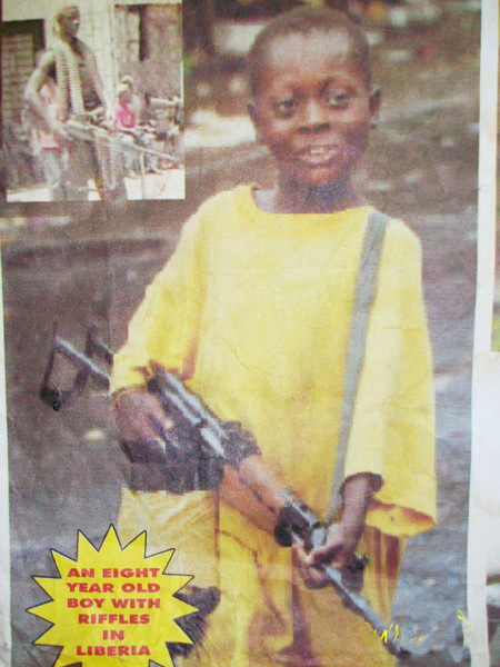 Một chiến binh 8 tuổi ở Liberia. Một chiến binh 8 tuổi ở Liberia